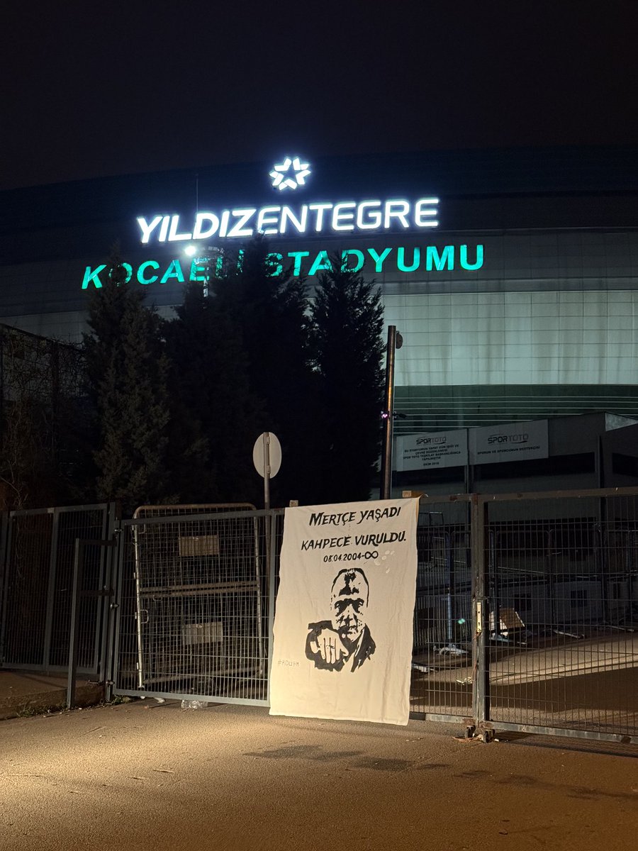 kkoraygol's tweet photo. Üniversiteli Kocaelisporlular #UniHm #KouHm https://t.co/AEHOnQ9FCR