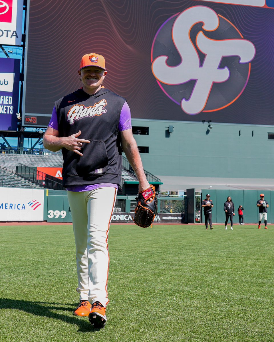 SFGiants's tweet photo. New gear day 🤟 @LoganWebb1053 https://t.co/ZuJzBvCBNN