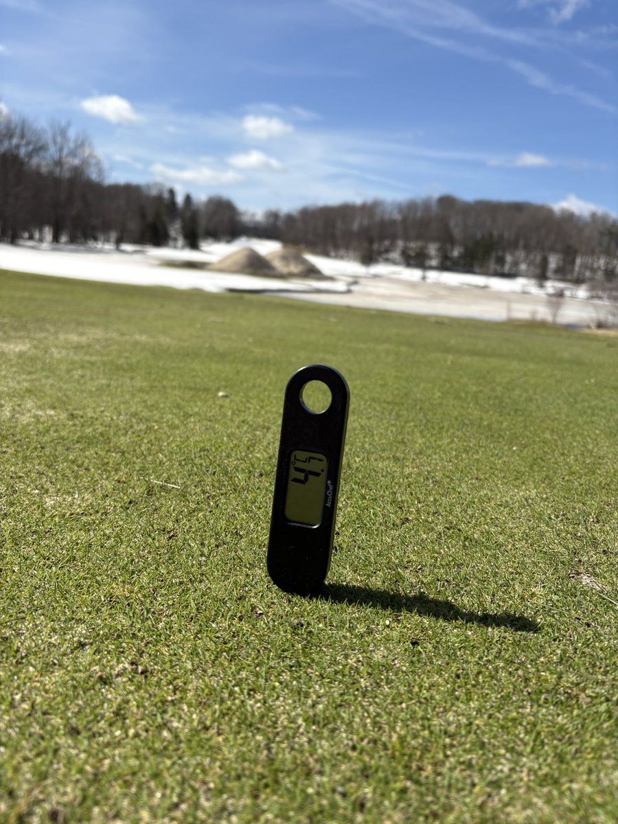 RBisser's tweet photo. Pre 7cm snowfall today, snow covered course once again… Looking forward to this warmer weather next week! https://t.co/ceJRbhRn27