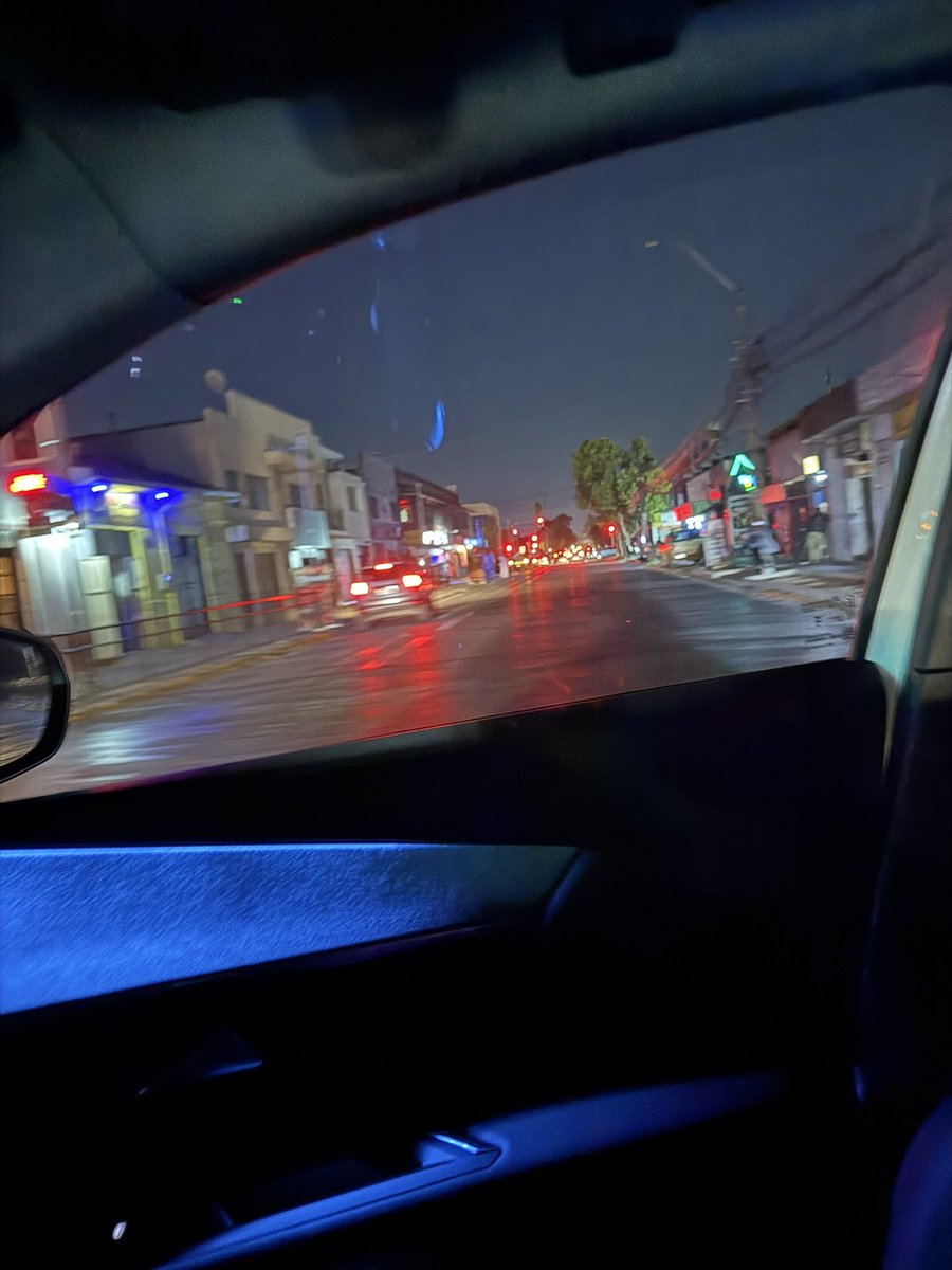 negritarouse's tweet photo. 19 horas y san Martín con cuevas parece pueblo fantasma, prácticamente ninguna luminaria encendida @munirancagua @ragliatim https://t.co/yOO89g5aYG