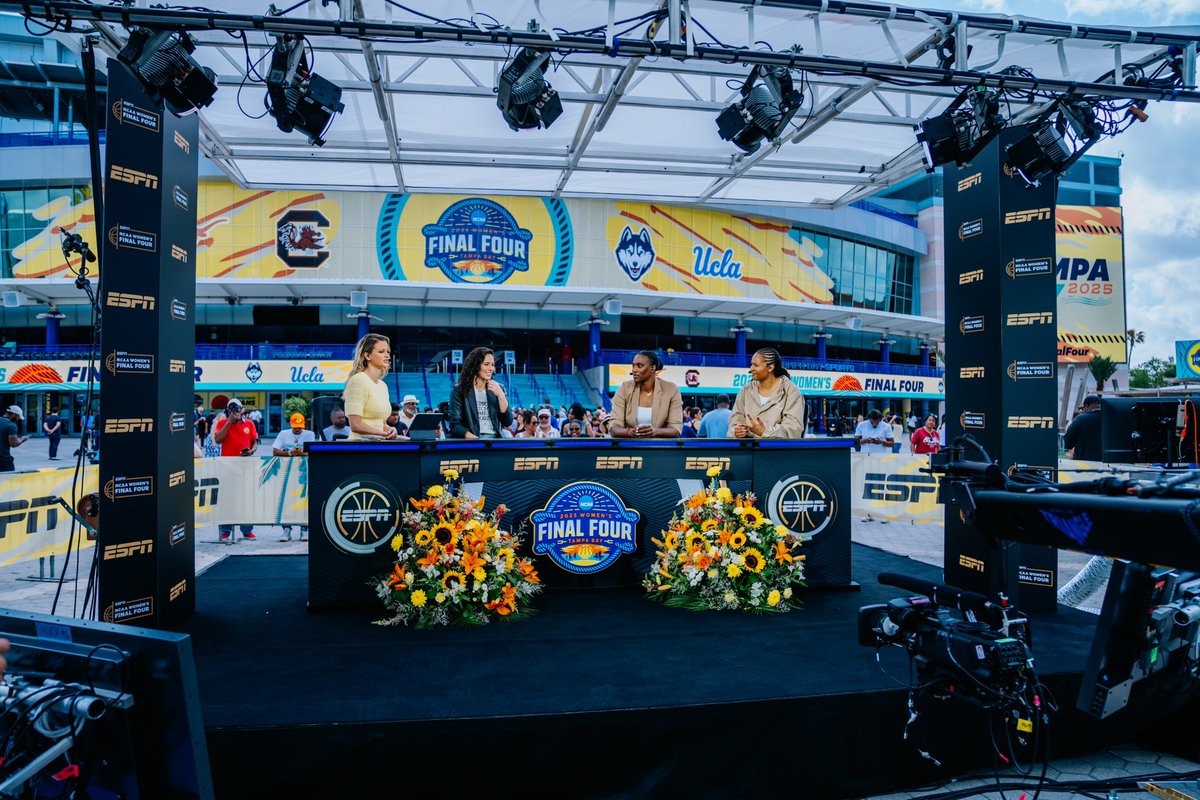 We always enjoy our time with <a href="/CollegeGameDay/">College GameDay</a>. #25HoopClass