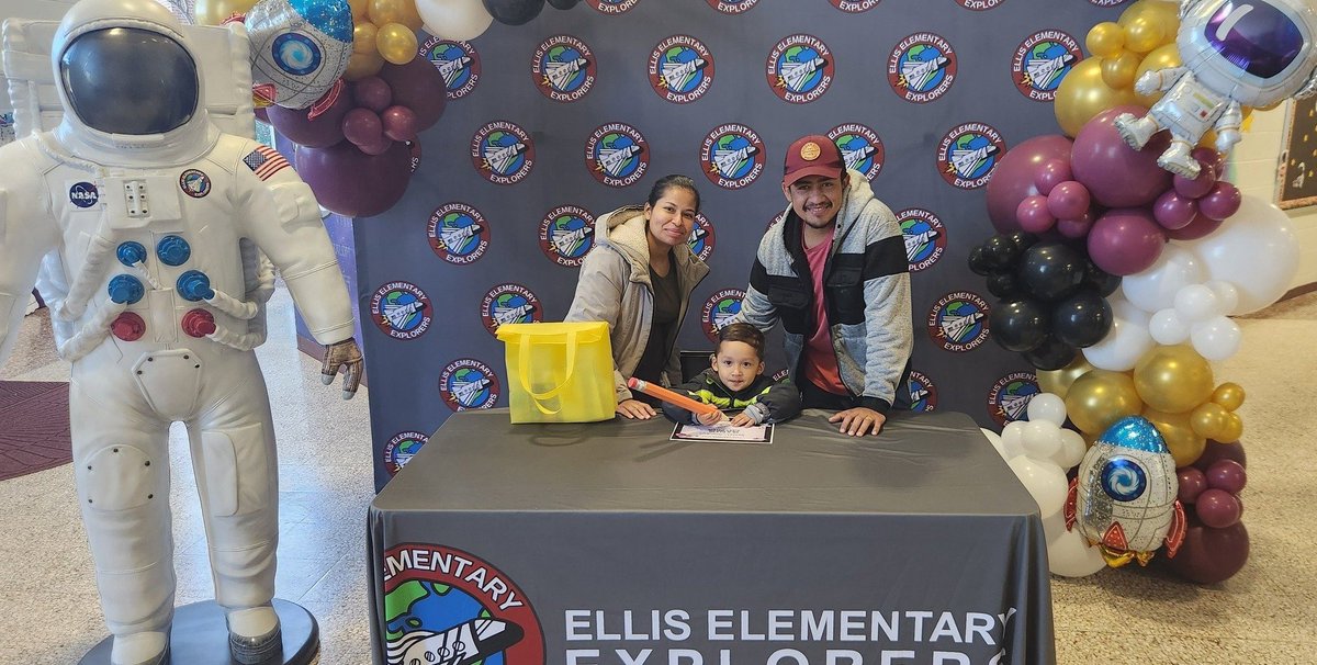 _AndyJacks's tweet image. Kindergarten Registration &quot;Signing Day&quot; at Ellis! #EllisExplorers