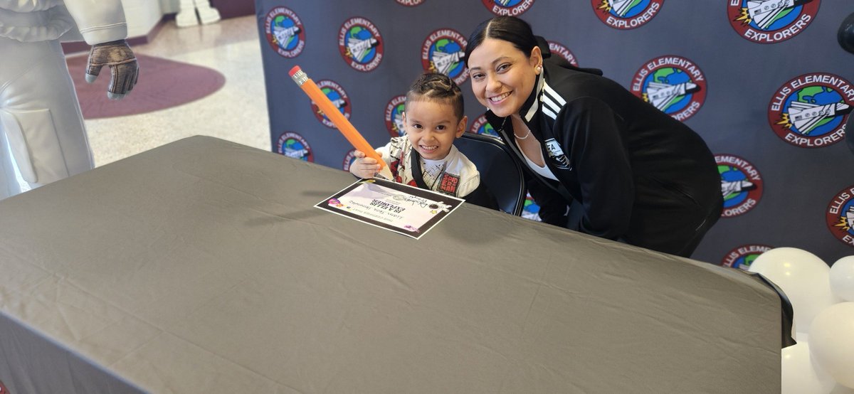 _AndyJacks's tweet image. Kindergarten Registration &quot;Signing Day&quot; at Ellis! #EllisExplorers