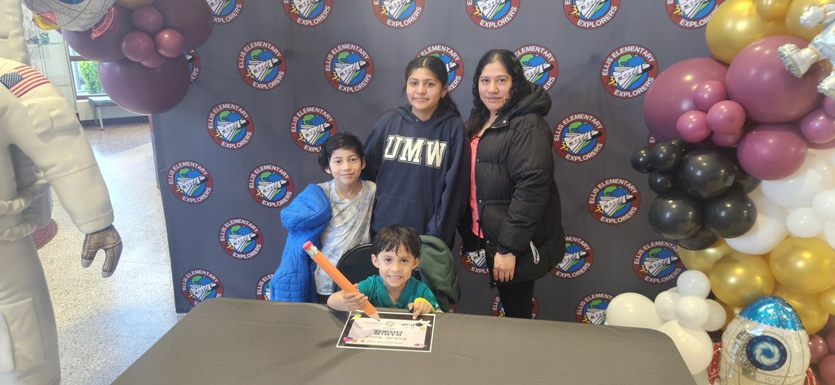 _AndyJacks's tweet image. Kindergarten Registration &quot;Signing Day&quot; at Ellis! #EllisExplorers