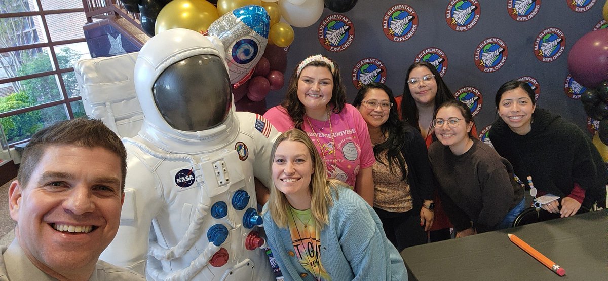 _AndyJacks's tweet image. Kindergarten Registration &quot;Signing Day&quot; at Ellis! #EllisExplorers