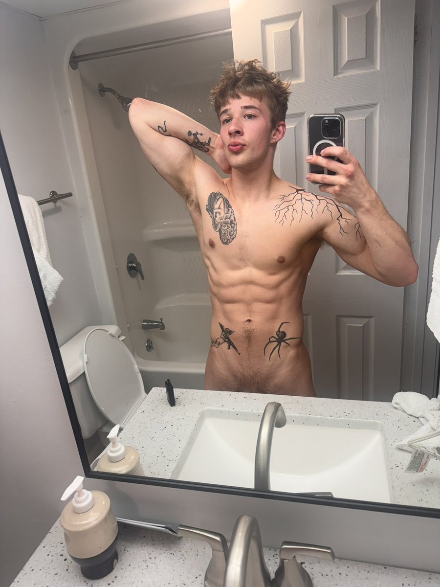 SimpleNolan1's tweet photo. Say hi and rt for a nudie in your dm https://t.co/7tQmfYHcXT