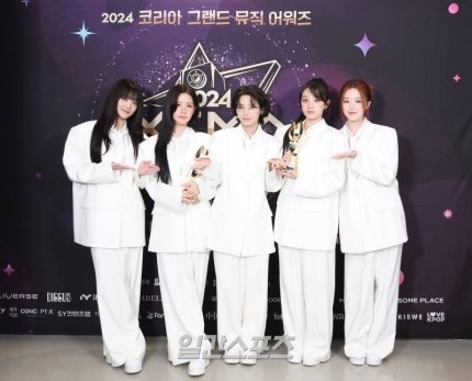 [단독] (여자)아이들, 5월 중순 컴백…큐브 재계약 후 첫 완전체 출격

🔗:naver.me/5XJaC8Ug