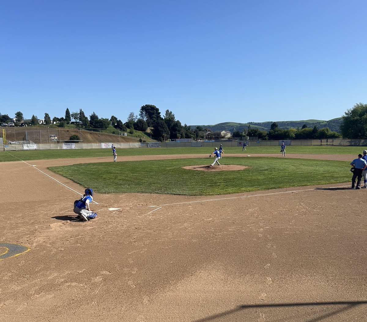 Here for a matchup between two of California’s top baseball teams: No. 61 <a href="/BeniciaBaseball/">Benicia High Baseball</a> (8-1) and No. 68 <a href="/acalanesBASE/">Acalanes Dons Baseball</a> (9-2-1).

Today is also the Diablo-Foothill League opener for both squads. 

I’ll be providing updates in the thread below, stay tuned! ⬇️