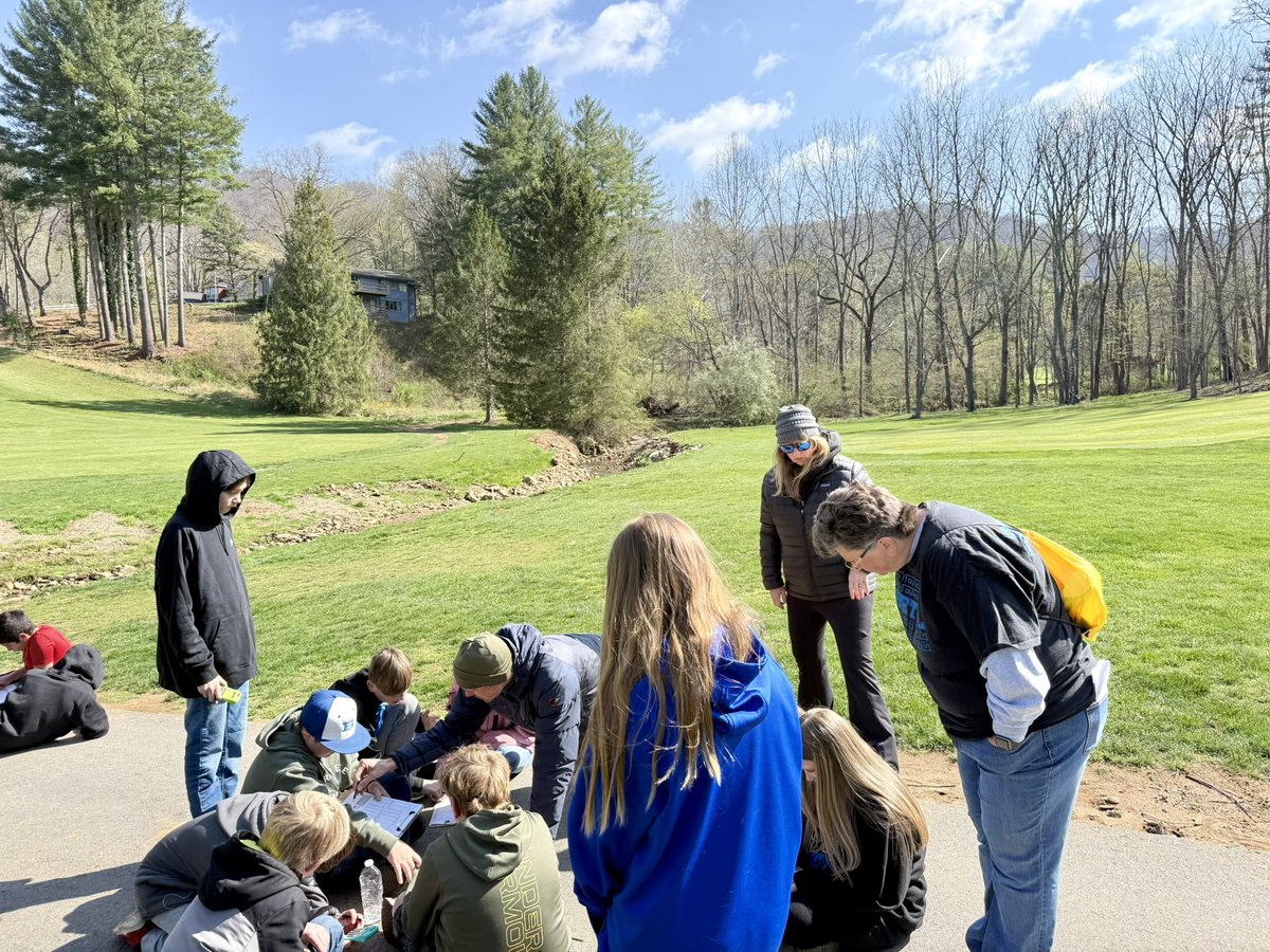jeremyboone's tweet image. Another great First Green at Springdale Resort today. A big shout out and thank you to everyone that helped teach a station and @GCImagazine @GCIMagazineGuy @MattLaWell for stopping by. 90 Bethel Middle School 6th graders were exposed to STEAM education at the golf course.