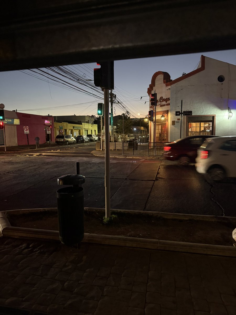 negritarouse's tweet photo. Es un peligro salir del trabajo con esta oscuridad necesitamos más iluminación en el centro de rancagua ( foto tomada a las 19 horas) @munirancagua @ragliatim https://t.co/0ivg4Tqy6j