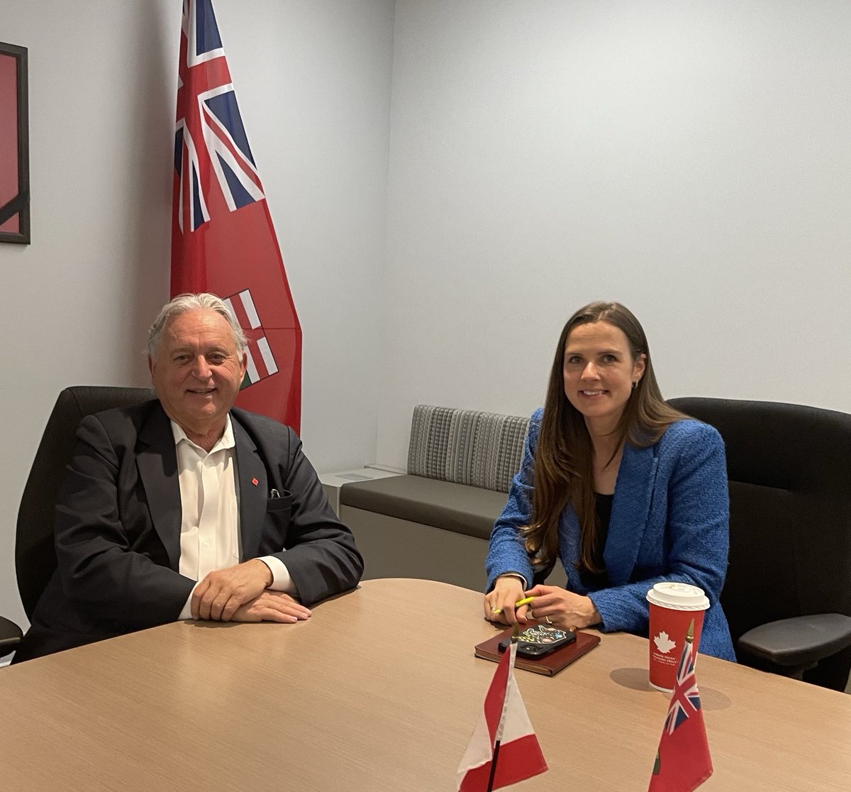 Andrea_Khanjin's tweet photo. Productive discussion with John Kiru from @TABIANews today. We’re collaborating on innovative strategies to empower our Business Improvement Areas, enhancing the vitality of Toronto’s neighborhoods. #RedTapeReduction #SupportLocal https://t.co/rgRzZOHLkk