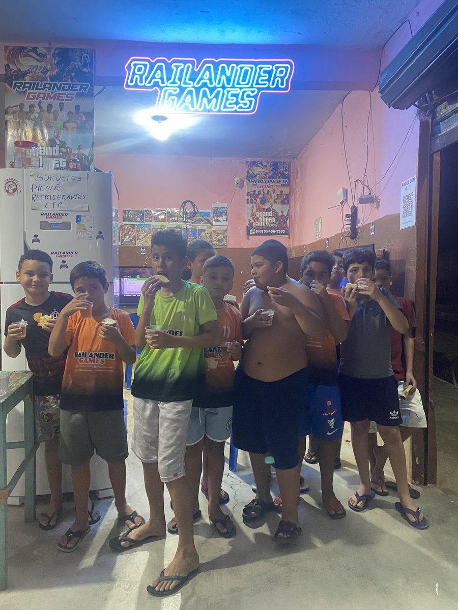 Apartir de amanhã por falta de recursos estarei encerrando o lanche das crianças mas continuo com a diversão dos videogames até quando eu poder bancar a gratuidade e esperando que dias melhores viram,boa noite a todos,qualquer novidade estarei postando aqui