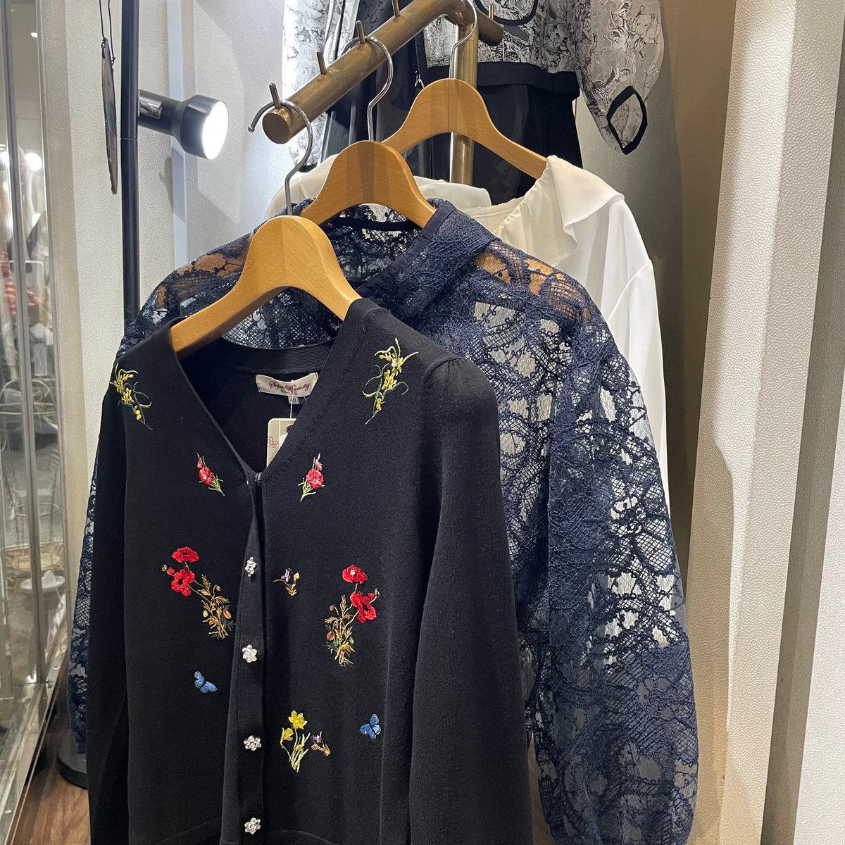 boutique_aimee's tweet photo. 桜も満開です
今週は
スーパービューティー
byオーラボー weekです

 #スーパービューティー
 #スーパービューティーbyオーラボー 
 #大人エレガンス 
 #セレクトショップ 
 #セレクトブティック 
 #ブティックエメ https://t.co/48JYEzjXhb