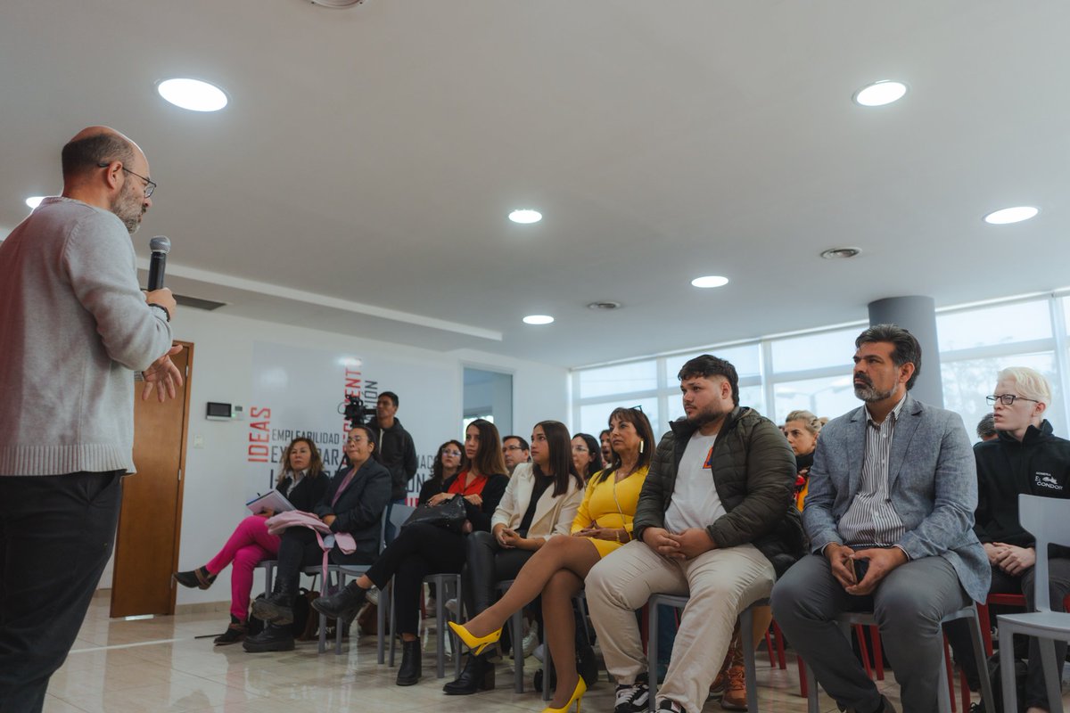 La primera clase estuvo a cargo de <a href="/dfslezak/">Diego F. Slezak</a> ,profesor e investigador en IA por la Universidad de Bs.As, quien explicó cómo las #PyMEs pueden transformarse y encontrar nuevas oportunidades para innovar a partir de la #InteligenciaArtificial.