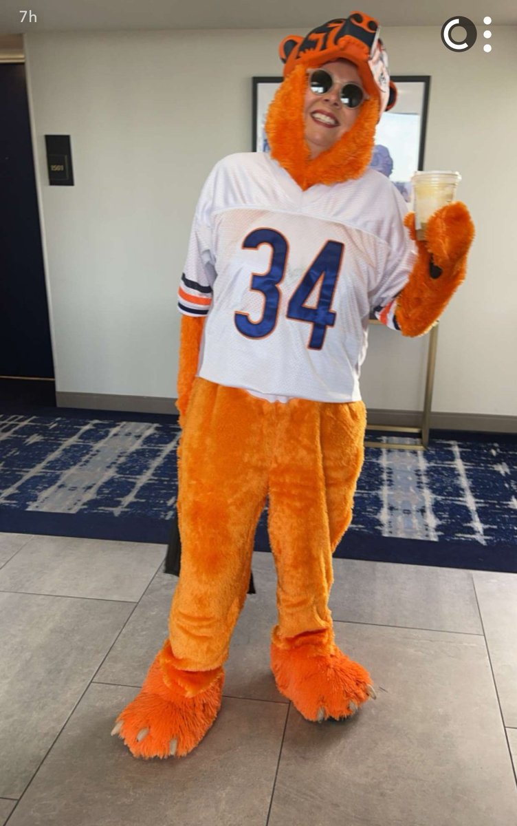 Hey <a href="/ChicagoBears/">Chicago Bears</a>! What's a crazy orange bear gotta do to represent in GB at the draft!? #innercircle