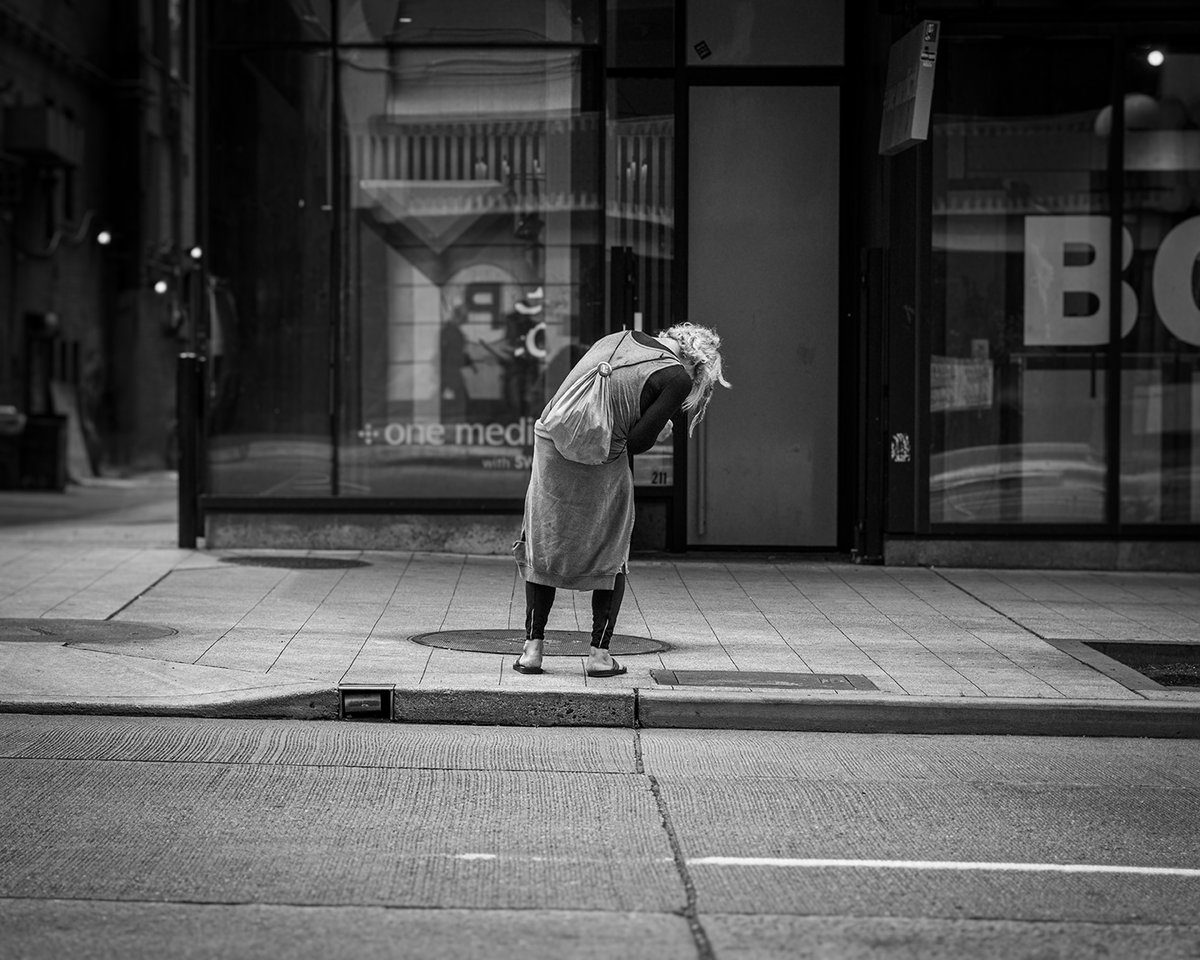 scottbakal's tweet photo. I am honored that this photo was accepted into the American Photography 41 annual competition. Thank you Mark Heflin, the judges and congratulations to all of the other photographers.

'Hunch' - photographed in Seattle, WA. https://t.co/AyrE3gUGvs