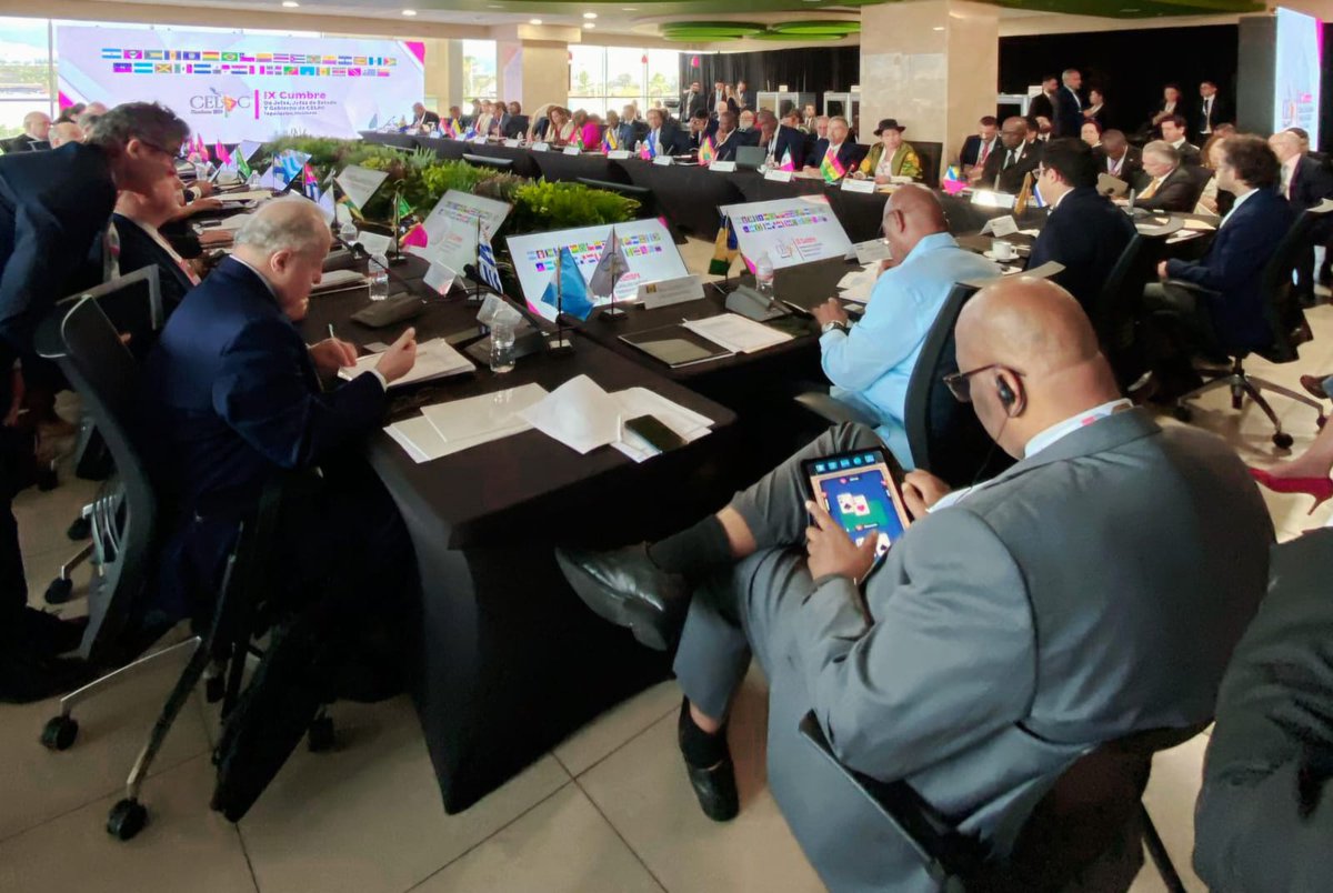 MRE_Bolivia's tweet photo. Nota de prensa | Ministra Sosa llama a la unidad e integración soberana en la IX Cumbre de Jefes de Estado Gobierno de la CELAC.

🔗 https://t.co/m2FEdk7xMW

#DiplomaciaDeLosPueblos #PorLaVida
#UnidosRumboAlBicentenario https://t.co/WaVz6DSWPW