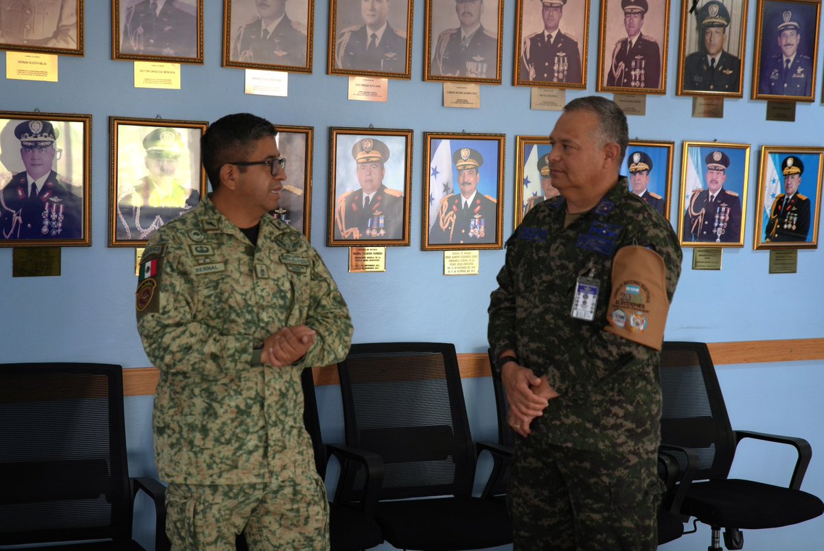AereaHn's tweet photo. #ActualidadFAH || El Señor Inspector General de Tú #FuerzaAéreaHn Coronel de Aviación DEMA Manuel Antonio Recarte Romero, recibió en audiencia de presentación al Agregado Militar y Aéreo de los Estados Unidos Mexicanos General Brigadier E.M Pedro Hernández Bernal.
Este encuentro reafirma el compromiso de fortalecer los lazos de amistad que existen entre ambas naciones.
#FAHcontigo “Las Alas de Honduras” #CentinelasDelAire #94añosFAH
#200AñosAlServicioDeLaNación