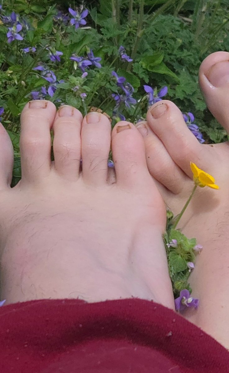RileyMae56's tweet photo. @RawSoless Hi, my name is Riley may and I am. Selling feet pictures and trying to break into the industry. If you're interested in why I will be posting  please consider giving me a follow. https://t.co/fLwUWOxw3Z