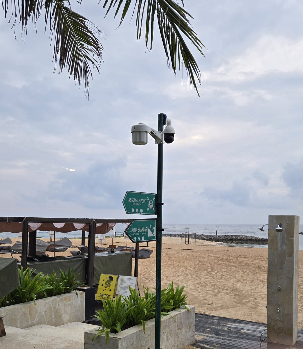 RF_Sensei's tweet photo. When you are in Bali and realize Resort is using @HPE_Aruba_NETW outdoor APs. Great Wi-Fi on the beach this morning allowed me to have a video call with my wife who couldn't make the trip. @HPE_Aruba_APAC 

#wifi #Bali https://t.co/jgnhdlk5ov