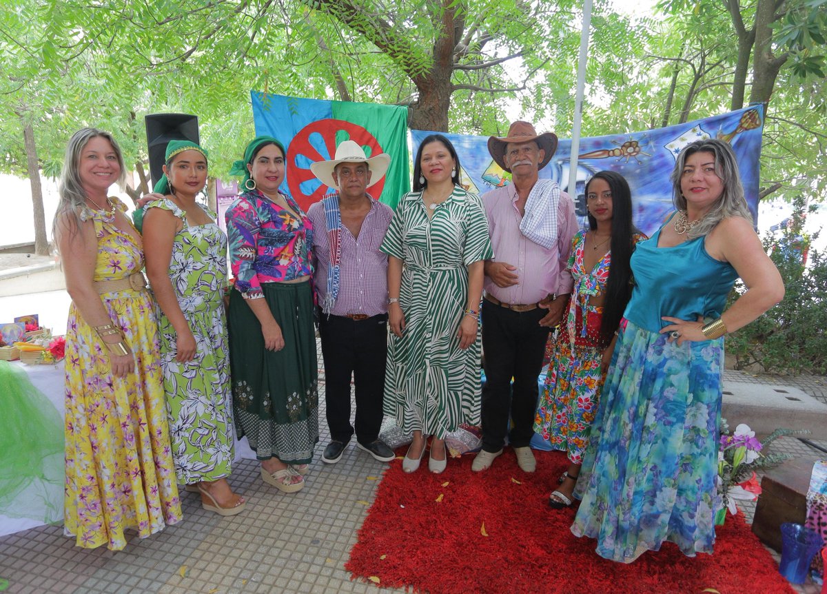 MinInterior's tweet image. #AsuntosRom 🔵🟢 | La directora de Asuntos Indígenas, Rom y Minorías del @MinInterior, @RoquelinaBlanko, participó en el evento de conmemoración del #DíaInternacionalDelPuebloGitano, que tuvo lugar en el municipio de #Sabanalarga, departamento del #Atlántico. #OrgulloGitano✨️🧵