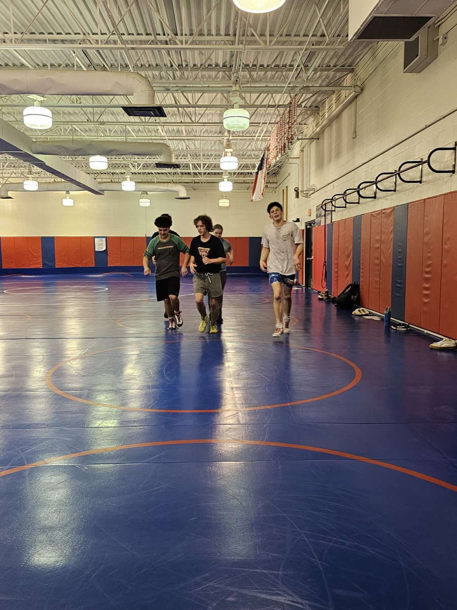 sltischer's tweet photo. Wrestlers getting some extra time on the mat to make themselves better! Summer training makes winter champions! #BuildingGRIT @GCISD_Athletics @GVineAthletics https://t.co/WFQ9gtaNRI