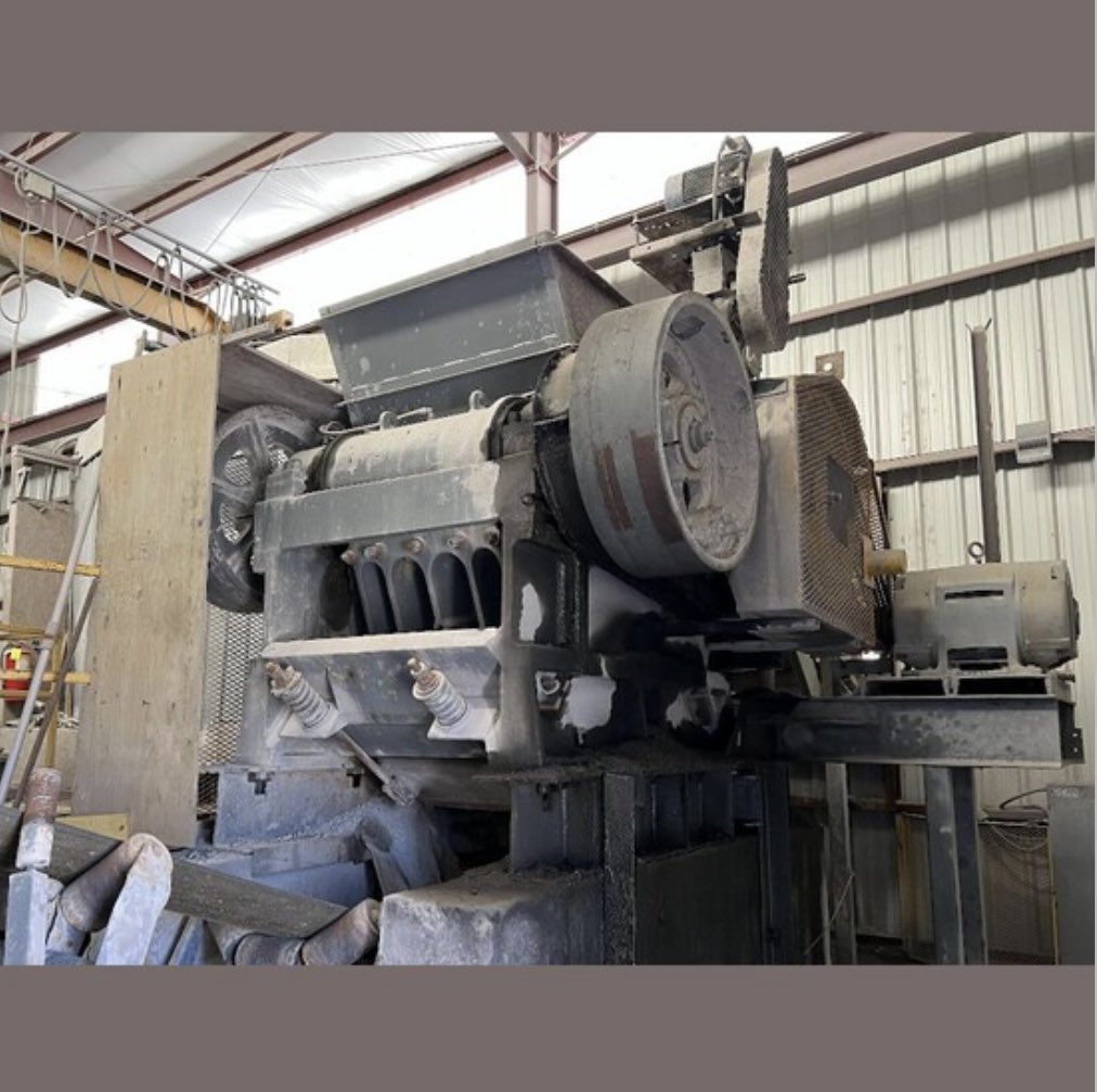 SavonaEquipment's tweet image. Cedarapids 1836 twin jaw crusher. 48-220TPH capacity. 18in by 36in feed opening, 2in -5in discharge size. 125HP electric drive motor. savonaequipment.com/en/cedarapids-… #jawcrusher #rockcrushing #crusher #crushing #hardrock