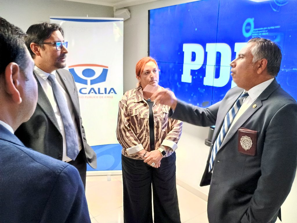 SpdTarapaca's tweet photo. Este martes, la Seremi (i) de Seguridad Pública, Ana María Peralta, conoció los detalles de la investigación liderada por la Unidad de Género de la @FiscaliaIRegion y la @PDI_Tarapaca, que permitió la formalización de un imputado por el delito de femicidio frustrado. https://t.co/GmOjIuldH1