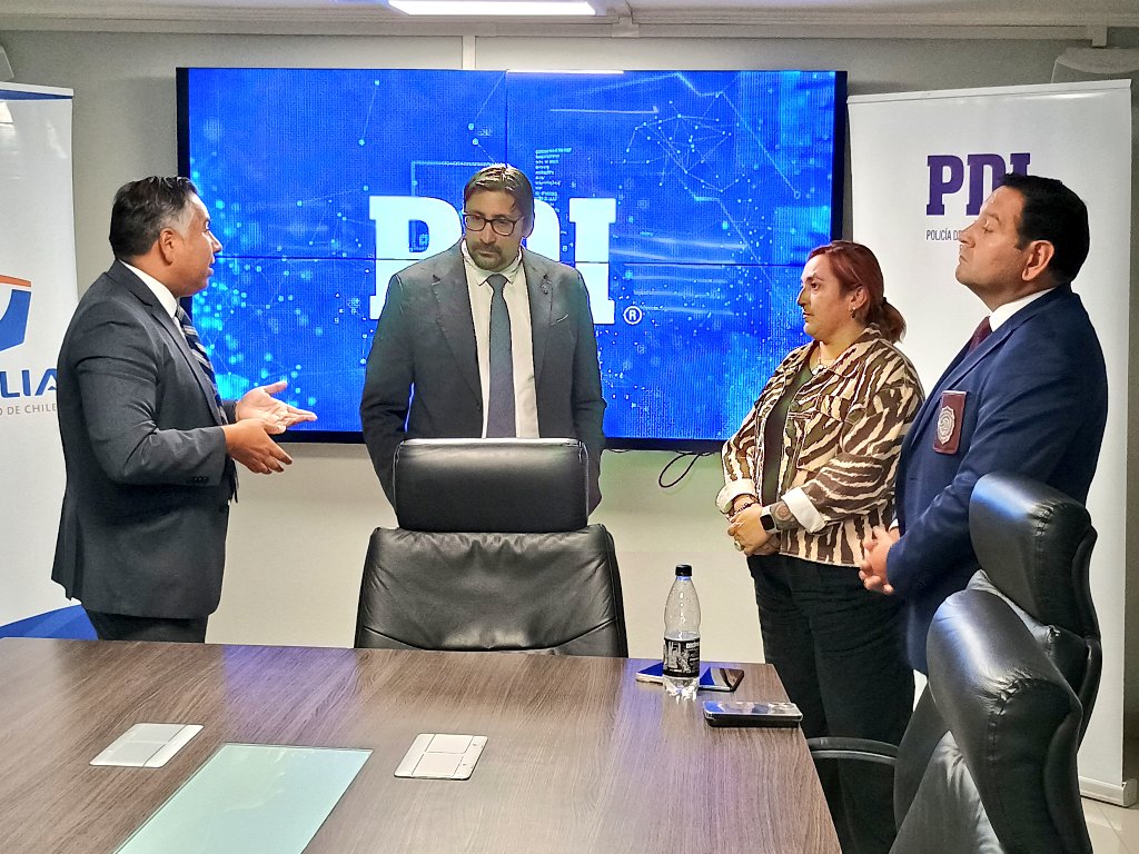 Este martes, la Seremi (i) de Seguridad Pública, Ana María Peralta, conoció los detalles de la investigación liderada por la Unidad de Género de la <a href="/FiscaliaIRegion/">Fiscalía Tarapacá</a> y la <a href="/PDI_Tarapaca/">PDI_Tarapacá</a>, que permitió la formalización de un imputado por el delito de femicidio frustrado.