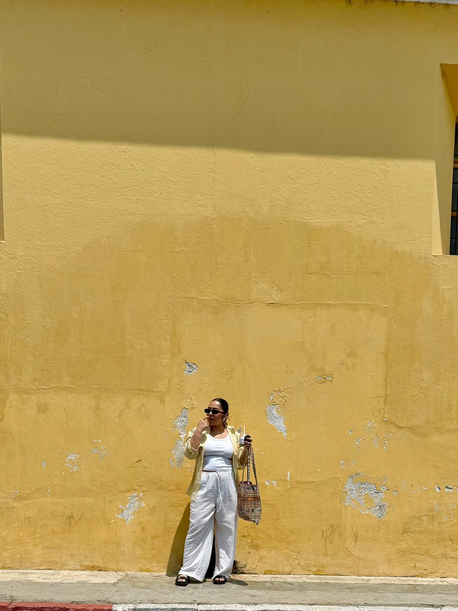 jocelynandreaaa's tweet photo. Antigua 💛 https://t.co/QMKRG7xR0X