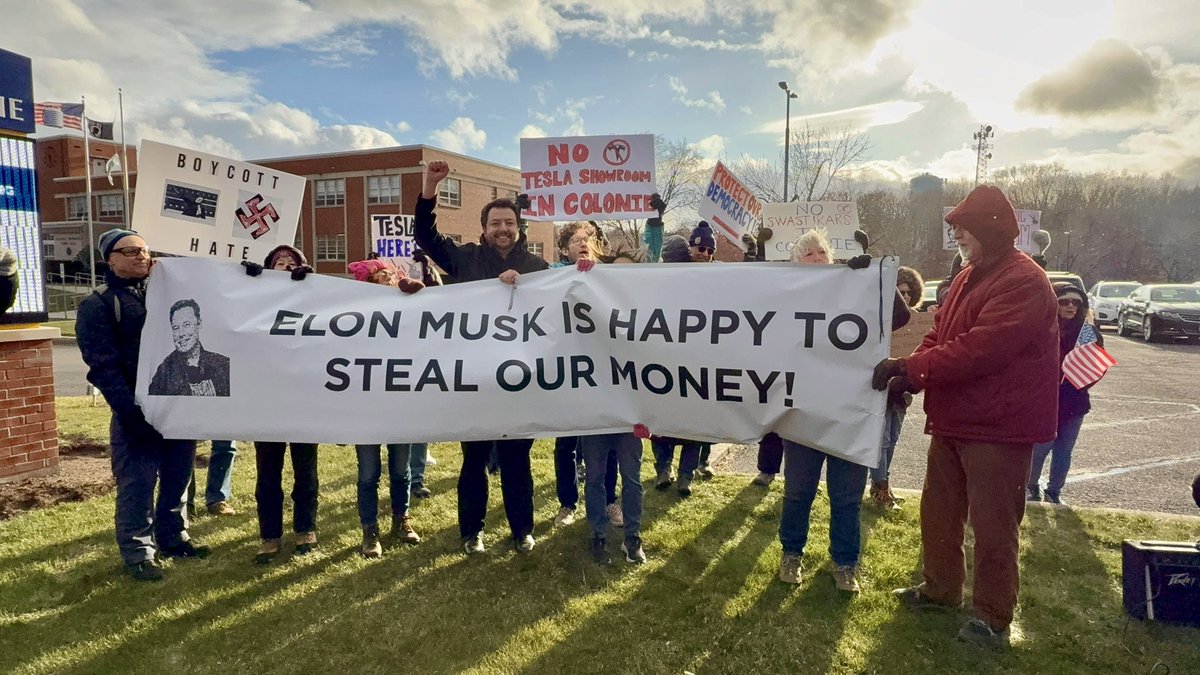 PatriciaFahy46's tweet photo. I joined concerned residents in Colonie to say no to more vacant and un-utilized buildings supported by taxpayers, and no to Tesla here in our backyard.

Taxpayers should not have to front the bill for a billionaire’s increasingly unprofitable and volatile company, and I’m pushing state legislation to address this issue.