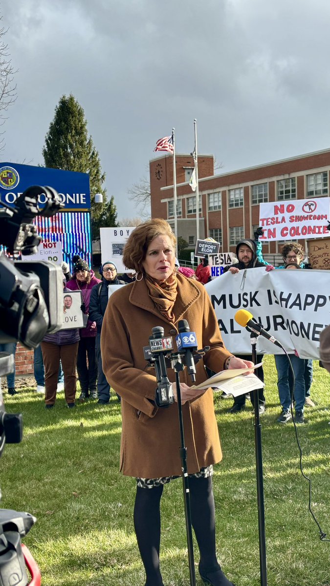 PatriciaFahy46's tweet photo. I joined concerned residents in Colonie to say no to more vacant and un-utilized buildings supported by taxpayers, and no to Tesla here in our backyard.

Taxpayers should not have to front the bill for a billionaire’s increasingly unprofitable and volatile company, and I’m pushing state legislation to address this issue.