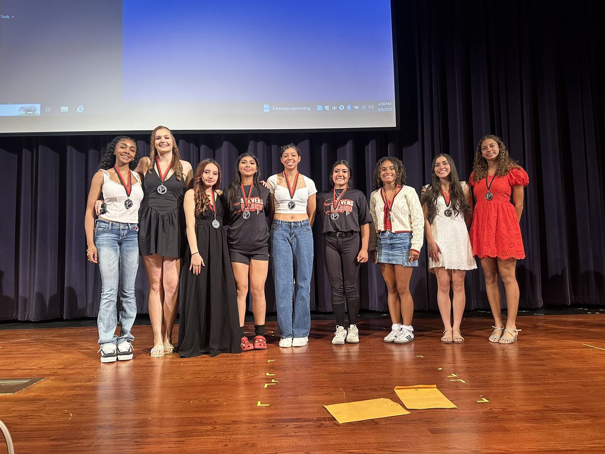 stevensgirlsbb's tweet photo. 24-25 awards ceremony ❤️🖤🏀 #FalconFamily #OperationHome https://t.co/OjkSSZin0C