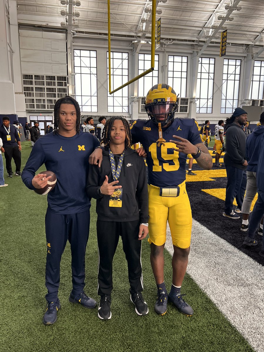 CairoLiley1's tweet image. Had a good visit @UMichFootball and got to see some of the guys @BryceUnderwoo16 @ElijahDotson06 @JacobOden4 and talked to some coaches @19Bellamy @AKarsch_UM 
@AllenTrieu @RivalsWardlaw @On3sports @MIexposure @TheD_Zone @CoachSemaj shout out to @CoachRayRapley @2LincolnQB