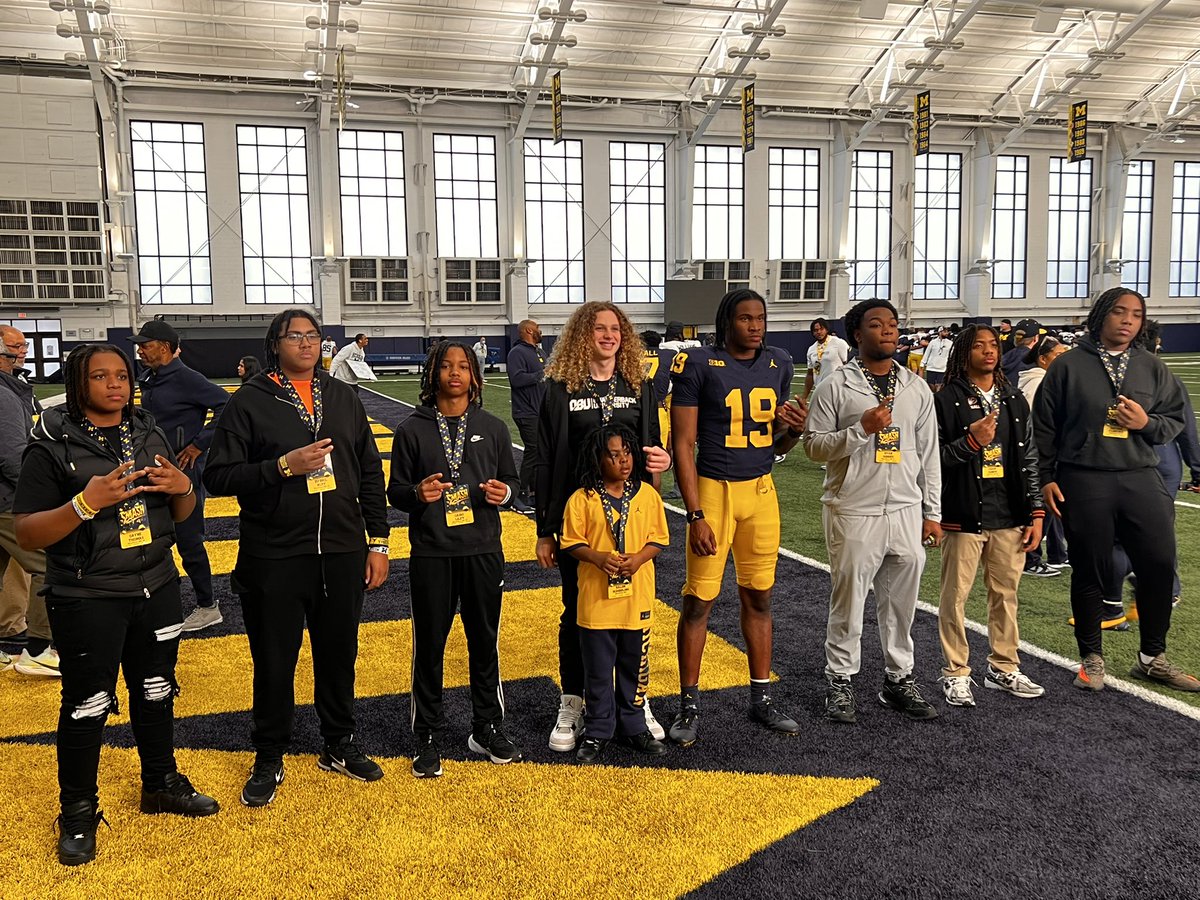 CairoLiley1's tweet image. Had a good visit @UMichFootball and got to see some of the guys @BryceUnderwoo16 @ElijahDotson06 @JacobOden4 and talked to some coaches @19Bellamy @AKarsch_UM 
@AllenTrieu @RivalsWardlaw @On3sports @MIexposure @TheD_Zone @CoachSemaj shout out to @CoachRayRapley @2LincolnQB