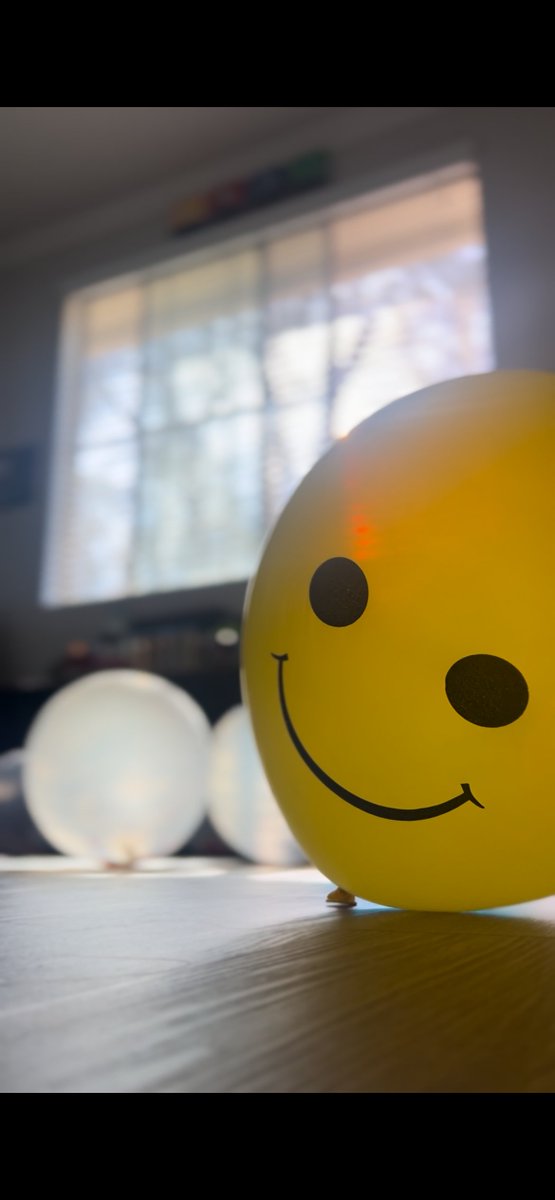 CurrenXea's tweet photo. Balloons &amp; Money?🎈💸
Like balloons, your finances need the right balance of air (income) &amp; pressure (expenses) to expand w/out bursting. Understanding this balance is key to financial literacy.

Text "tweet" to +1-323-230-0227 to learn how
#FinancialLiteracy #MoneyMatters https://t.co/R7WSklMDqx