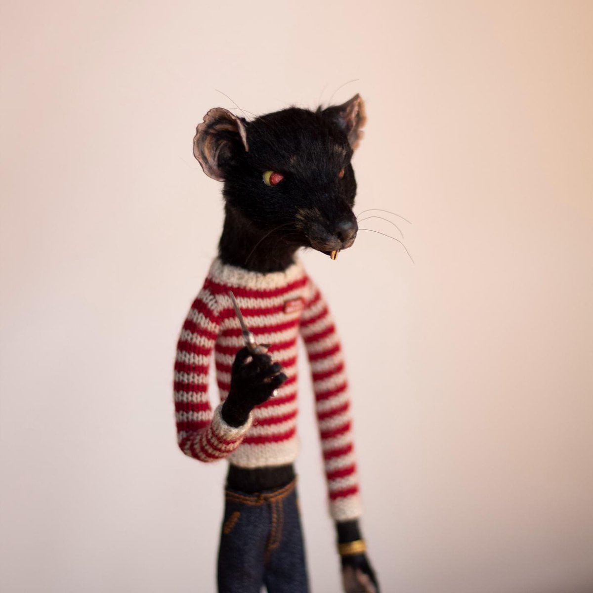 jordanacpedroso's tweet image. #PortfolioDay #PORTFOLIODAY2025
hello! i’m a visual artist, puppet maker and stop motion costume designer. i love exploring different materials, hand sewing, working with fur and small things :)