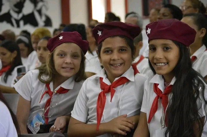 YudelkisOrtizB's tweet photo. Gracias por su alegría contagiosa y por demostrar que incluso en los momentos más difíciles, la sonrisa de ustedes,la inteligencia  de ustedes puede ofrecernos  la luz que necesitamos para no rendirnos jamás. 
#ProvinciaGranma
#Cuba 🇨🇺
#SiempreJoven https://t.co/tidqLX9aLY