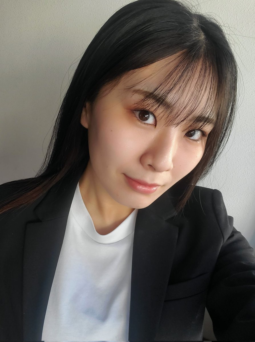 おはようございます💞
先日大掃除していて昔のスーツを見つけました☺️
どう？カッコついてる？