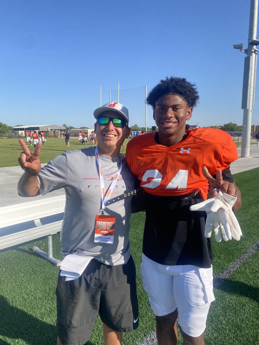 dan_infante08's tweet photo. It was fun watching you ball out today @csabsook2 keep grinding and working hard! You are going to do some big things at @UTRGVFootball! Good luck this upcoming season! @VMEFBBooster https://t.co/L0ywoSCUEV