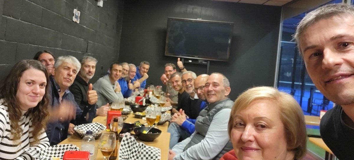 Toni Ventura (@toniventu5) on Twitter photo Partit ben estrany. Veterans +50 <a href="/HCSENTMENAT_/">HCSENTMENAT</a> 9 - Màster 50 <a href="/uelagarriga/">U.E. La Garriga</a> 8. Els atacs s'han imposat clarament a les defenses. Després d'una nefasta 1a part (5-1) en menys de 9 mins havíem empatat, però tot i anar ben igualat, avui l'estilete Ernesto ens ha matat amb 6 dianes Partit ben estrany. Veterans +50 <a href="/HCSENTMENAT_/">HCSENTMENAT</a> 9 - Màster 50 <a href="/uelagarriga/">U.E. La Garriga</a> 8. Els atacs s'han imposat clarament a les defenses. Després d'una nefasta 1a part (5-1) en menys de 9 mins havíem empatat, però tot i anar ben igualat, avui l'estilete Ernesto ens ha matat amb 6 dianes