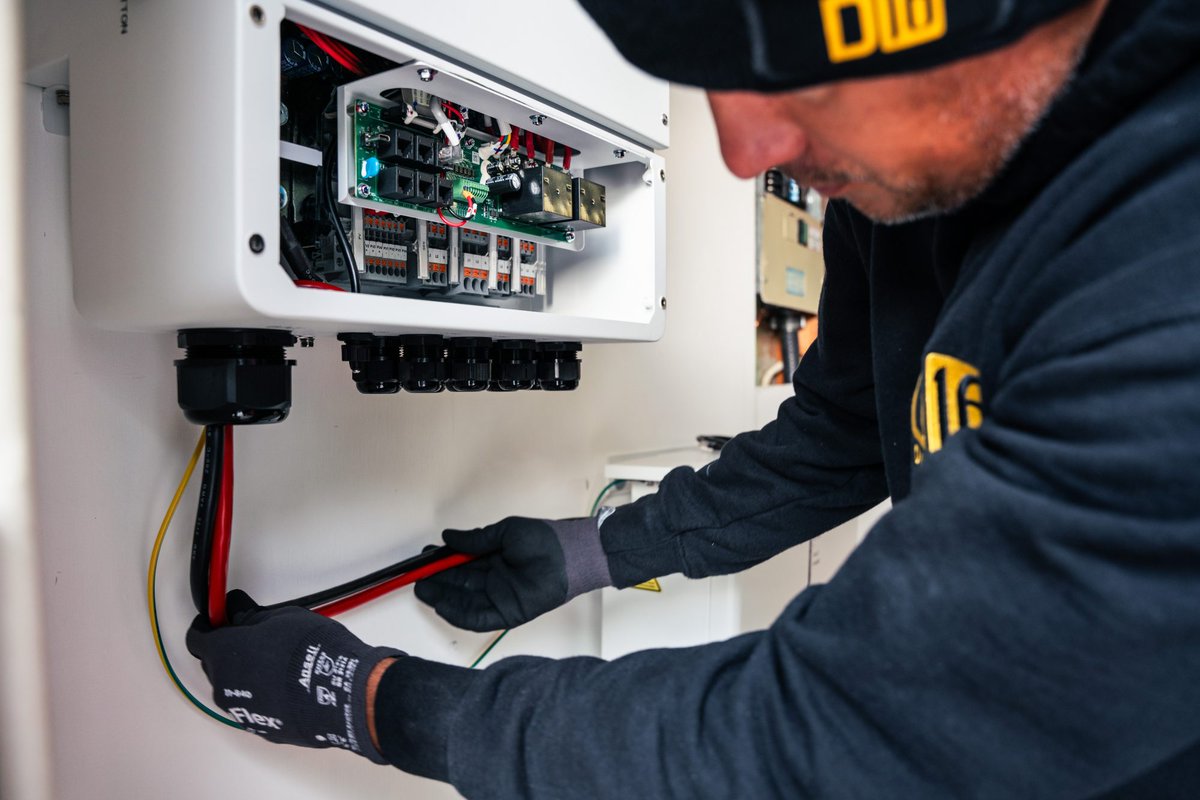 ionixprobattery's tweet image. How to Install a Home Battery Backup for Power Outages: A Step-by-Step Guide

ionixpro.com/news/how-to-in…

#BackupPower #SmartWall #HomeEnergy #EnergyStorage #CertifiedInstaller #IONiXSmartWall #EnergyIndependence #Electrician #EnergySolutions #division16 #readysolar