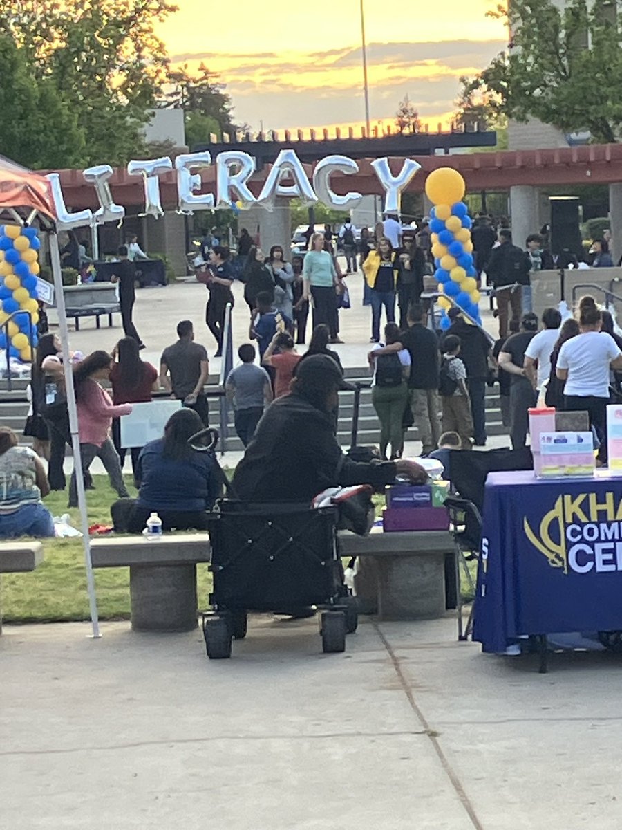 FresnoReview's tweet image. We had a great time at the FUSD Parent University Family Literacy Night at Sunnyside High School Region. With strong attendance, it was a valuable opportunity to connect with many wonderful families. Thank you to everyone who participated and helped make it a success. #onefresno
