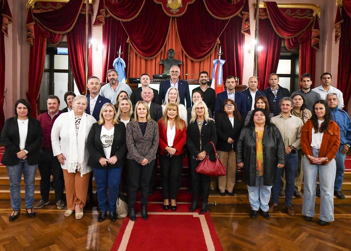 diputadoser's tweet photo. 🏛️| Gobiernos locales 

👉🏻 La Cámara de Diputados llevó adelante una jornada sobre autonomía municipal

📌 En el marco del debate en comisiones de la reforma de la Ley de Municipios, expuso ante los legisladores el docente y exconvencional constituyente Antonio María Hernández. https://t.co/1NR6uatgRw