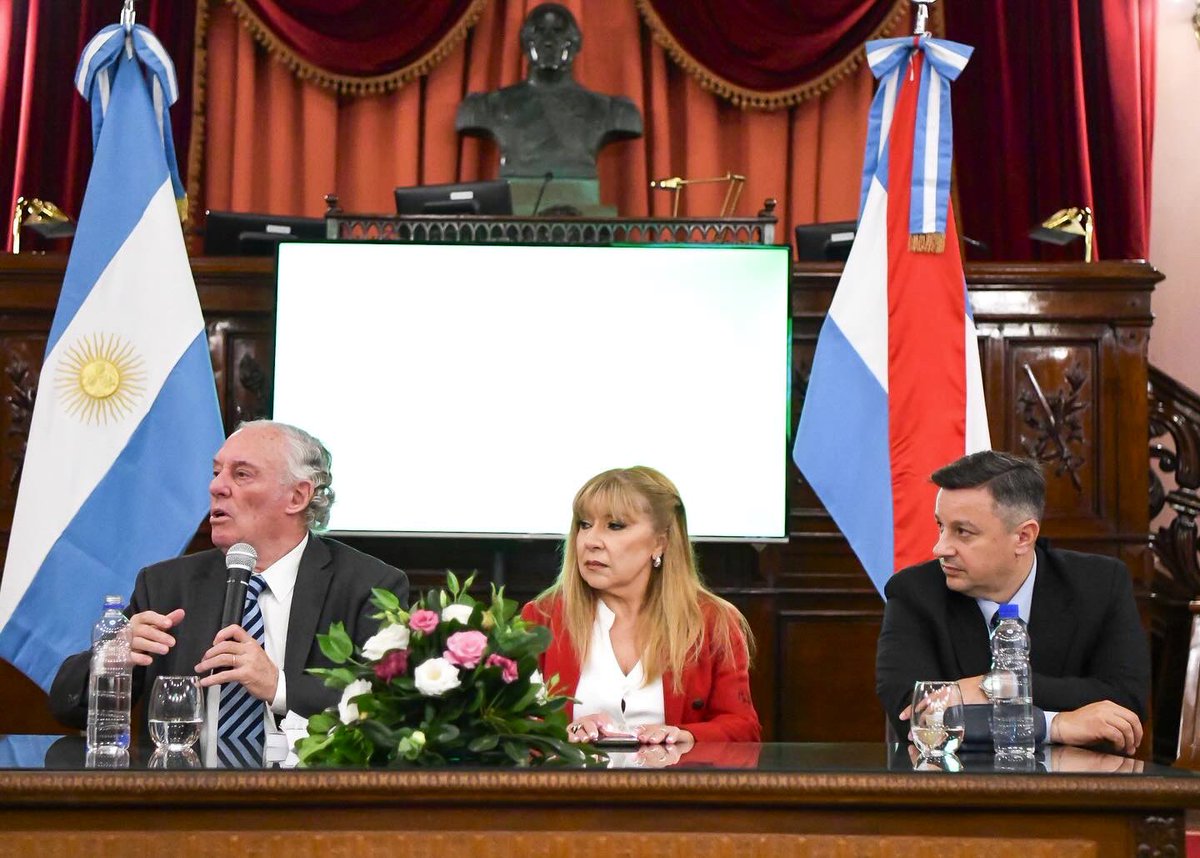 diputadoser's tweet photo. 🏛️| Gobiernos locales 

👉🏻 La Cámara de Diputados llevó adelante una jornada sobre autonomía municipal

📌 En el marco del debate en comisiones de la reforma de la Ley de Municipios, expuso ante los legisladores el docente y exconvencional constituyente Antonio María Hernández. https://t.co/1NR6uatgRw
