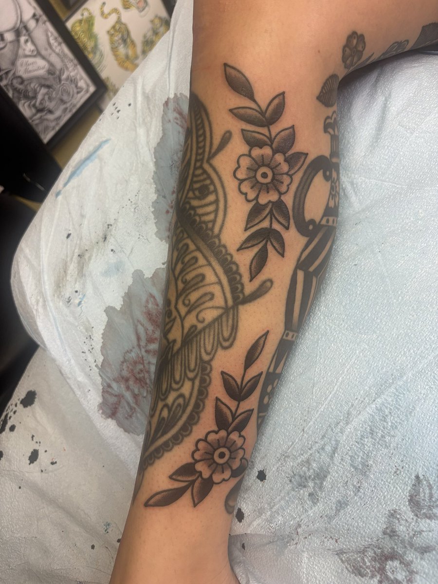 vstrvlprojected's tweet photo. Annnnd another one. Just got tattoed on Sunday and here I am again https://t.co/NmJHQu8kYs