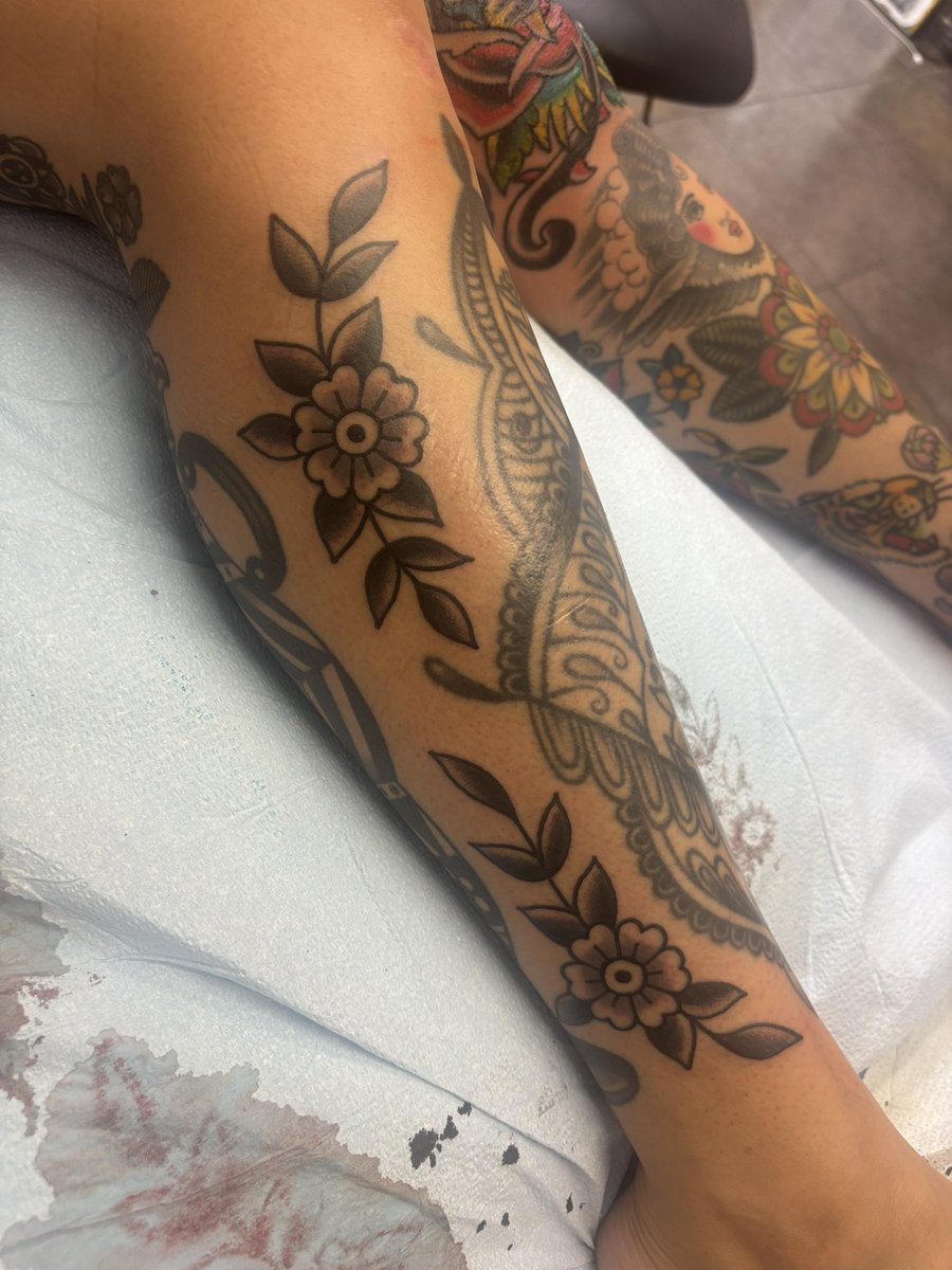 vstrvlprojected's tweet photo. Annnnd another one. Just got tattoed on Sunday and here I am again https://t.co/NmJHQu8kYs