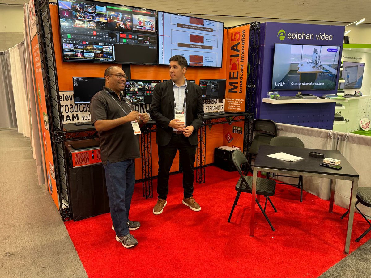 🎯 Día 3 en NAB Show 2025 | BOOTH #W1416
En este tercer día de NAB, el equipo de MEDIA 5 – Moisés Martini, Fabián Balliro y Hugo Delgadín – continúa presentando su nueva plataforma híbrida, diseñada para integrar SMPTE 2110, SDI y NDI®, respondiendo a las demandas actuales del