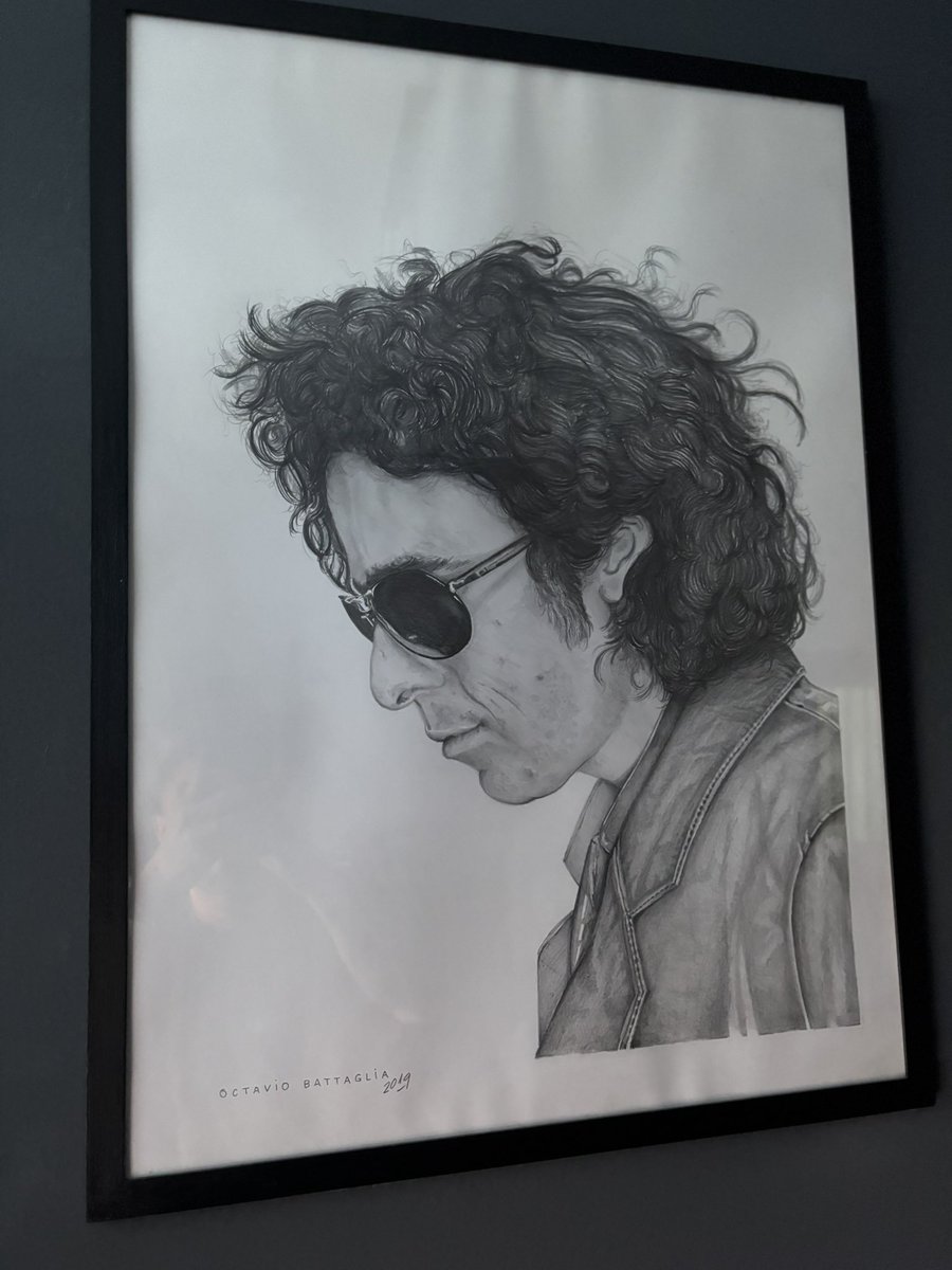 PeluTaborda's tweet photo. Cuadro en el living de casa! Hecho por un gran artista Rosarino, Octavio Battaglia, con lápiz. Aguante El Salmón siempre. #CalamaroDayxOLGA https://t.co/uhJ2avJn6w