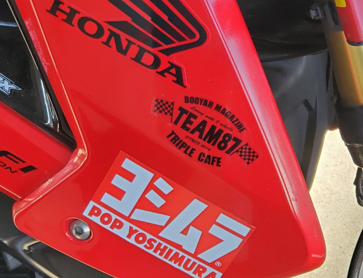 BPaPa97605428's tweet photo. お借りしたバイク🏍️に貼って有ります☺️頑張ります💪😊
#Team87
#booyah https://t.co/k55hwVci5r
